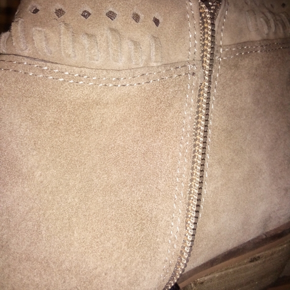 Vince Camuto Ladies Ankle Boots Size 8M - Picture 9 of 10